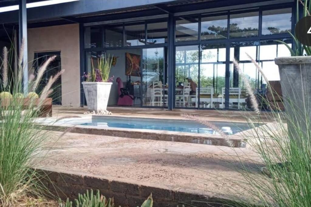 Hackberry House Black Thorn Cottage, Off Grid Khemsbok 외부 사진