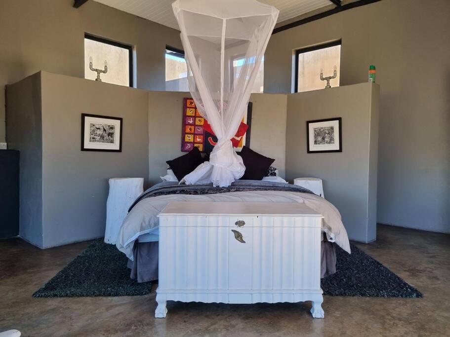 Hackberry House Black Thorn Cottage, Off Grid Khemsbok 외부 사진