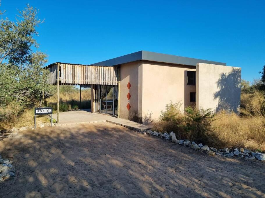 Hackberry House Black Thorn Cottage, Off Grid Khemsbok 외부 사진