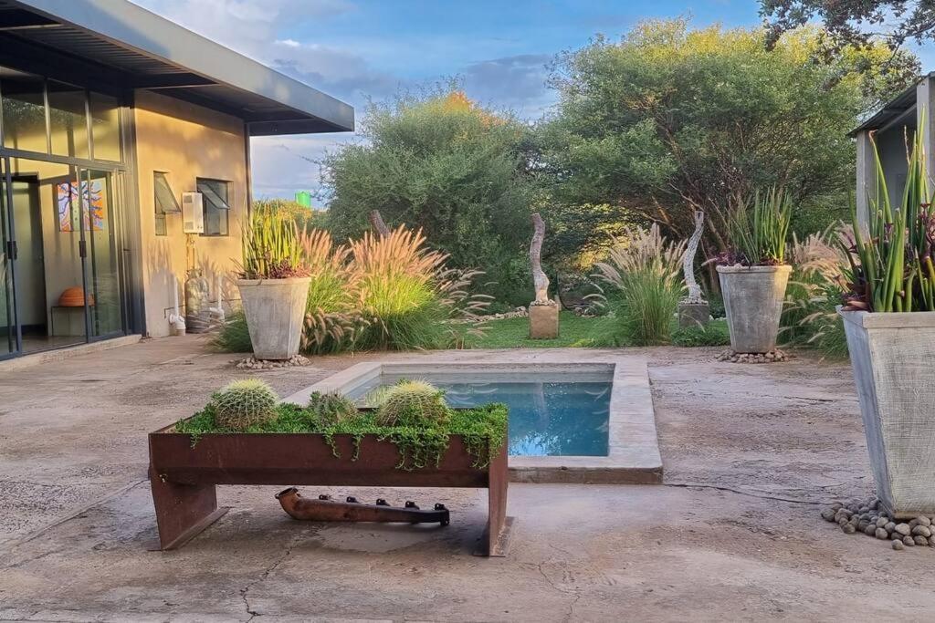 Hackberry House Black Thorn Cottage, Off Grid Khemsbok 외부 사진